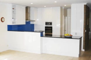 Modernist Style Two-Pack Kitchens with Peacock Pearl Granite Tops in Willunga by Adelaide’s Compass Kitchens