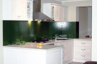 Transitional Style Kitchen Renovations with satin Two-Pack shaker panel doors and Caesarstone benchtops, at McLaren Flat, McLaren Vale, Willunga, Victor Harbor, Goolwa, Port Elliot and Encounter Bay by Adelaide’s Compass Kitchens
