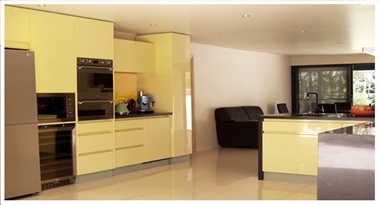 a-mordernist-style-handle-less-kitchen-design-with-custom-colour