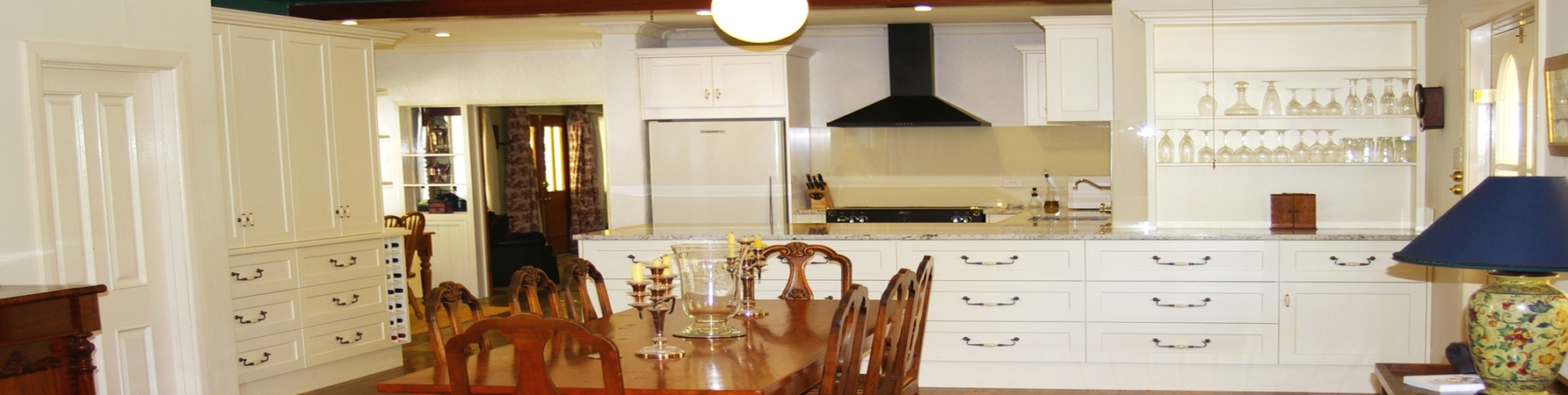 different-material-used-in-modern-kitchen-cabinetry