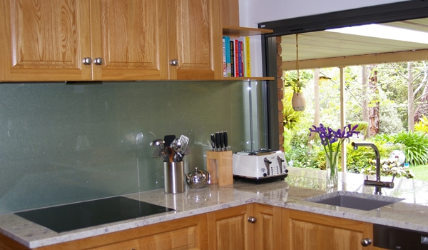 european-oak-with-alfresco-bifold-window