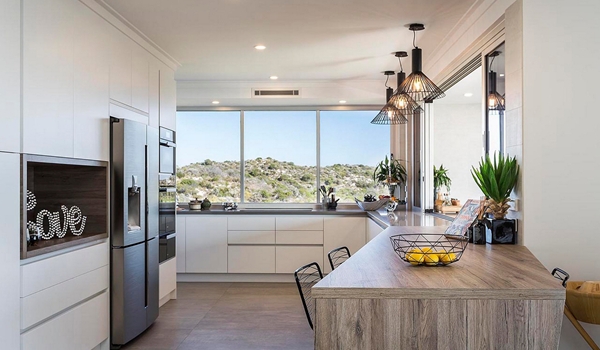 laminate-woodgrain-benchtops-and-laminate-doors