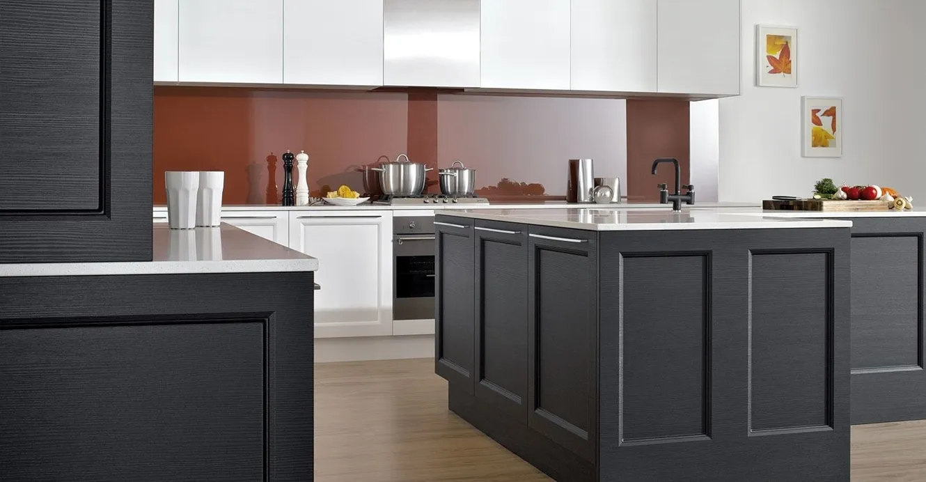 materials-thermoform-doors-middle-black-natura