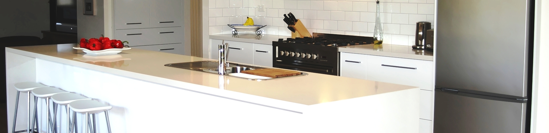 Kitchens with open space, clean lines and a fresh look by Compass Kitchens