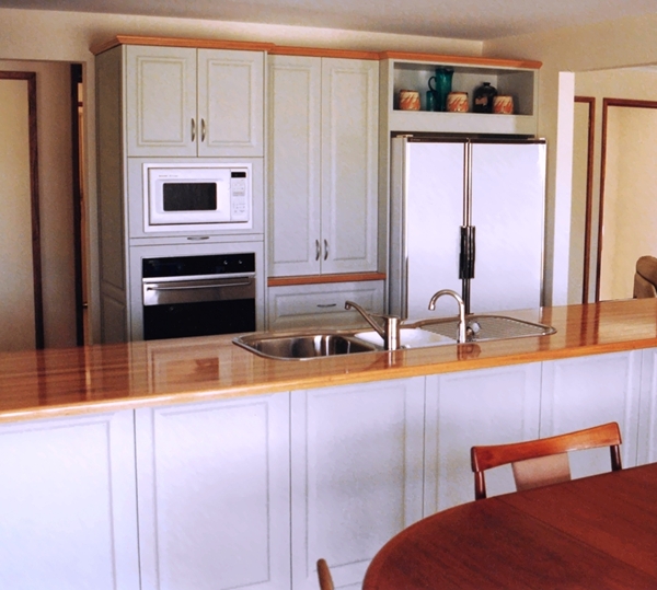 Timber Oak Tops and Thermolaminated Kitchens in Adelaide by Compass KItchens